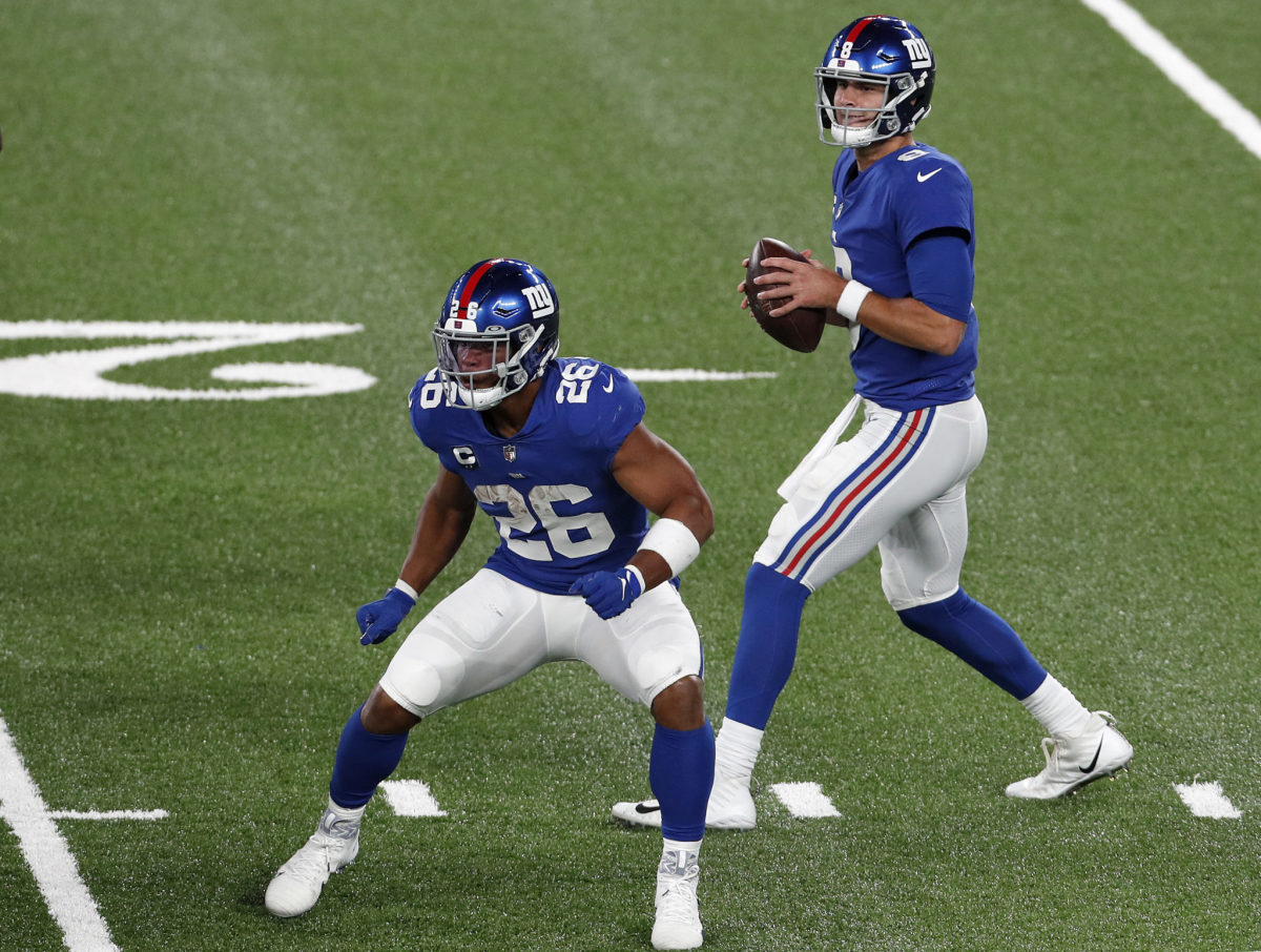 Saquon Barkley blocks for New York Giants quarterback Daniel Jones against the Steelers.