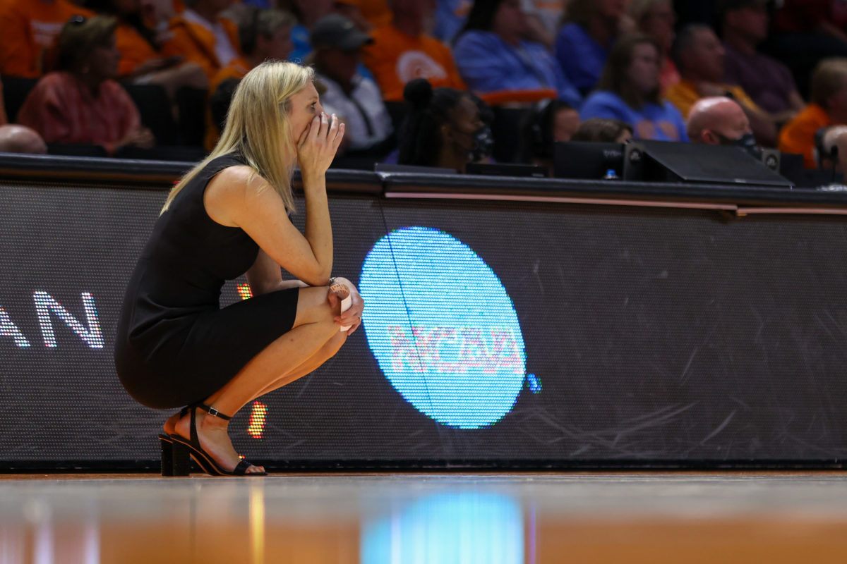 Look Belmont Fan Goes Viral At The NCAA Tournament The Spun