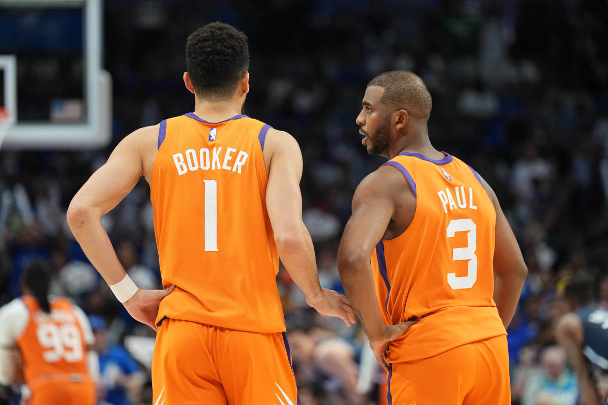 Chris Paul and Devin Booker during Game 4 of the second round playoff series in Dallas.