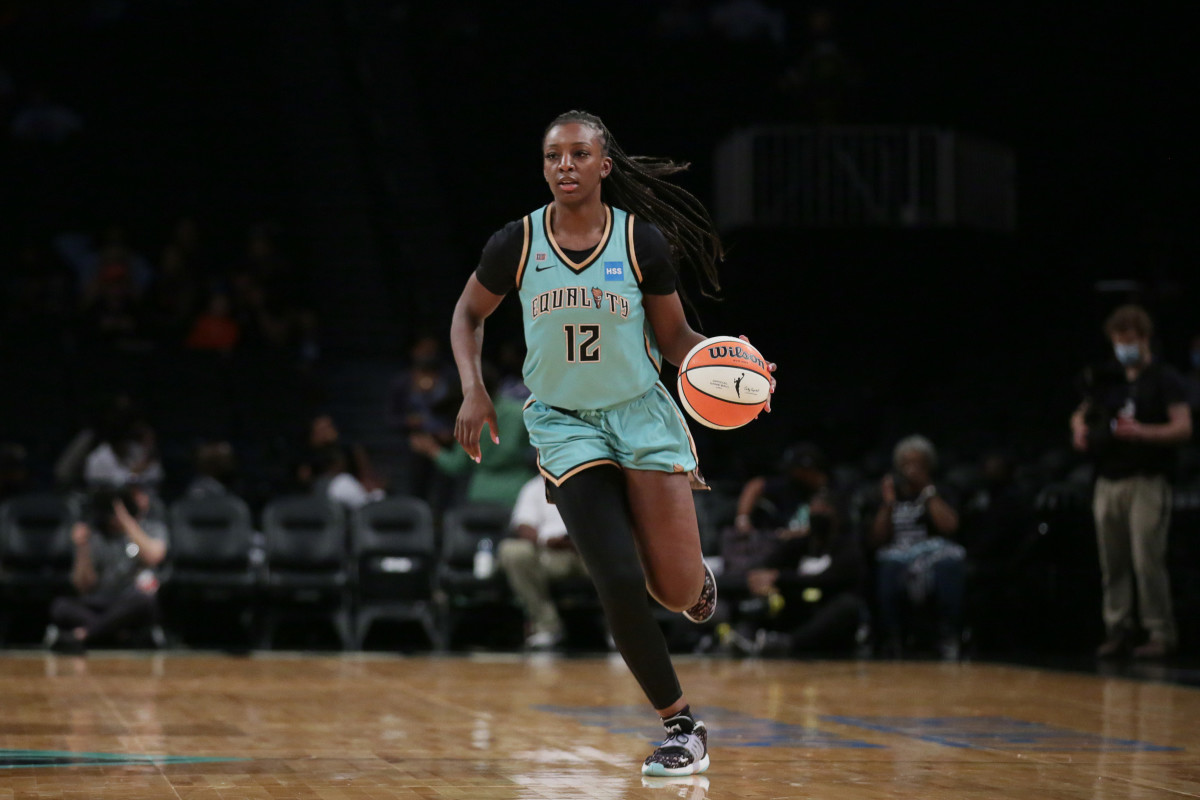 BROOKLYN, NY - SEPTEMBER 17: Michaela Onyenwere #12 of the New York Liberty dribbles the ball during the game against the Washington Mystics on September 17, 2021 at Barclays Center in Brooklyn, New York. NOTE TO USER: User expressly acknowledges and agrees that, by downloading and or using this photograph, User is consenting to the terms and conditions of the Getty Images License Agreement. Mandatory Copyright Notice: Copyright 2021 NBAE (Photo by Steven Freeman/NBAE via Getty Images)