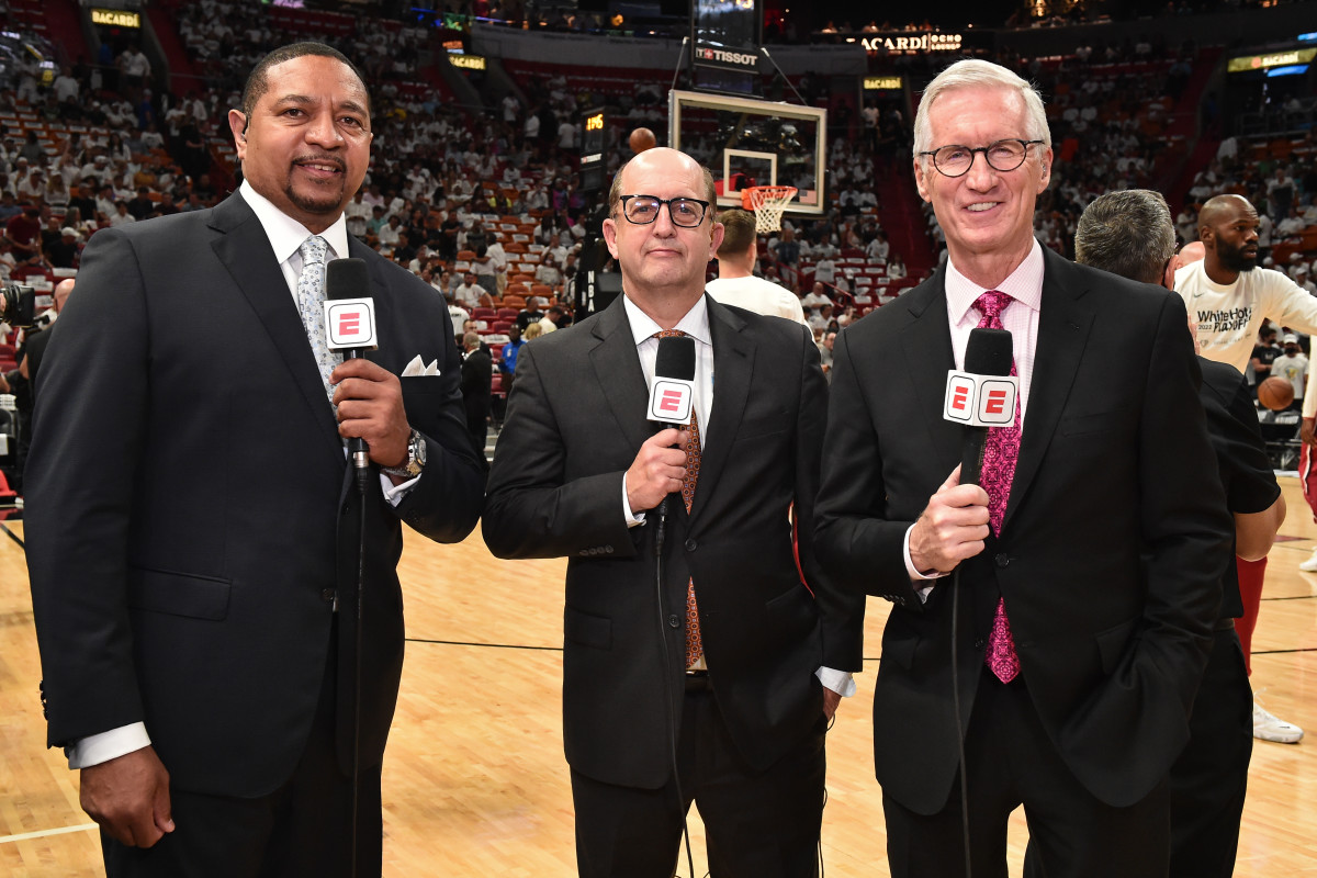 Longtime ESPN announcer Mike Breen on the court for Game 7.