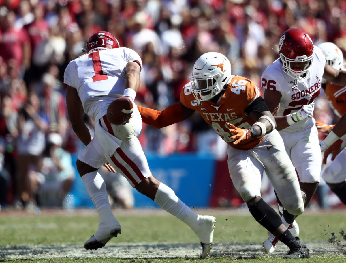 Jalen Hurts puts the ball behind his back against Texas.