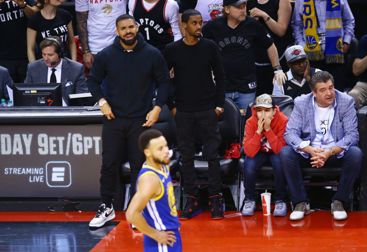 drake watches steph curry during game 2