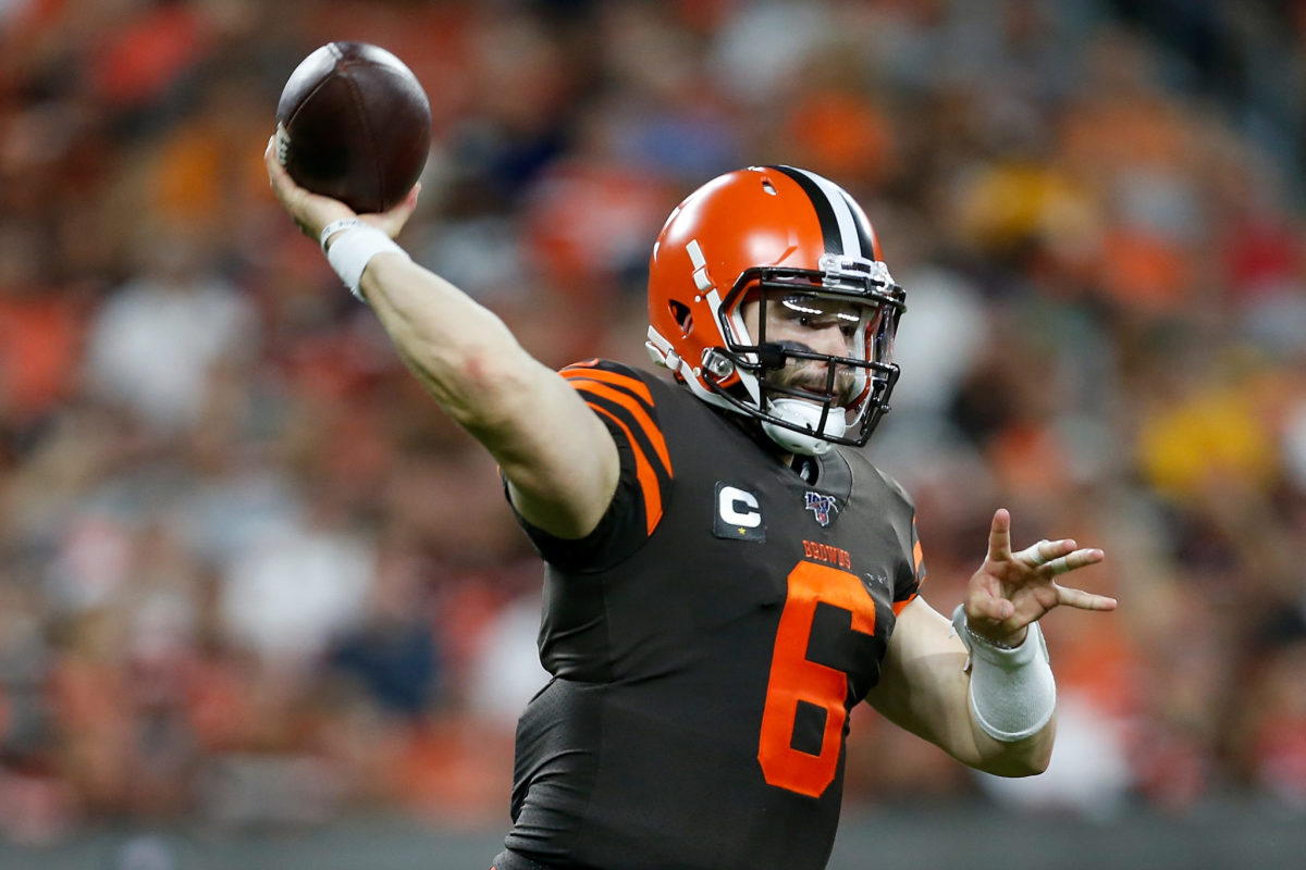 Baker Mayfield throws on Sunday night against Los Angeles.