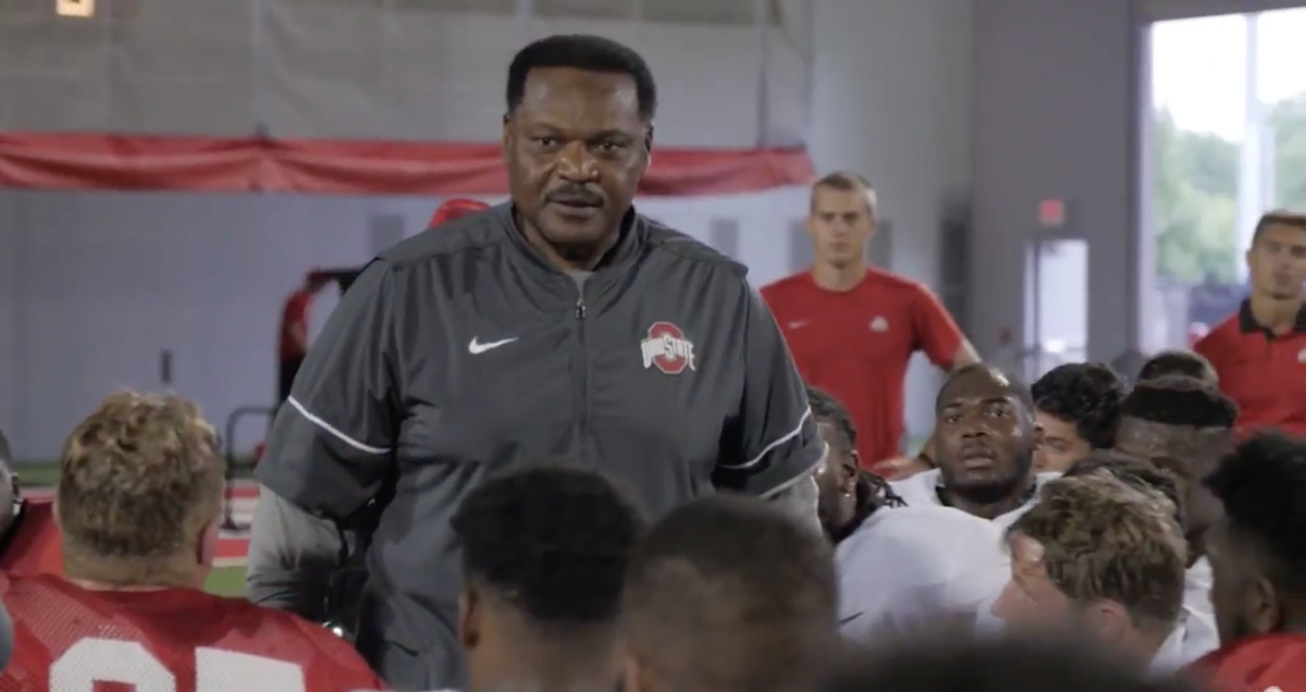 Larry Johnson gives speech to Ohio State.