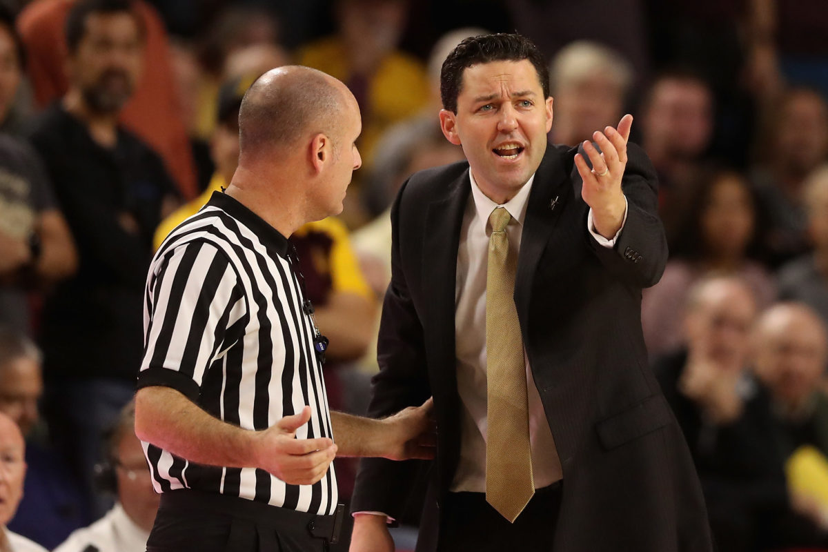 Bryce Drew complaining to a referee.
