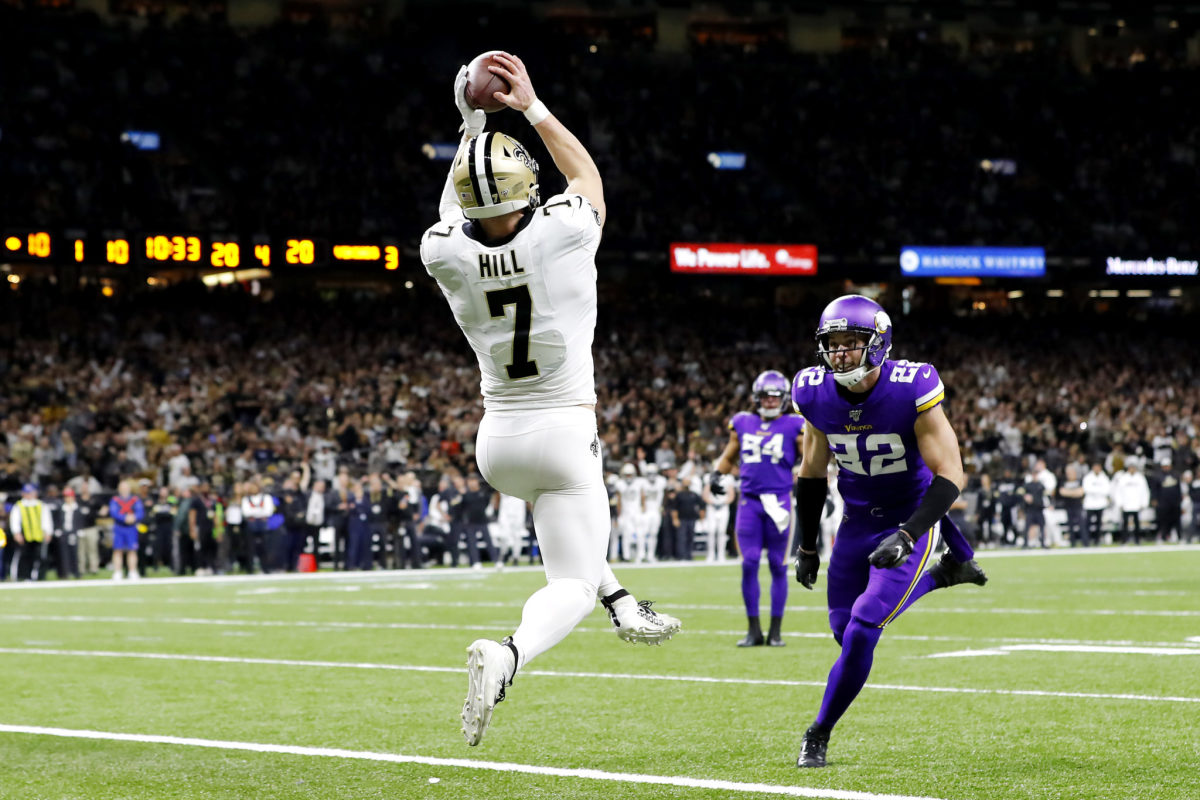 Taysom Hill catches touchdown during Saints vs. Vikings.