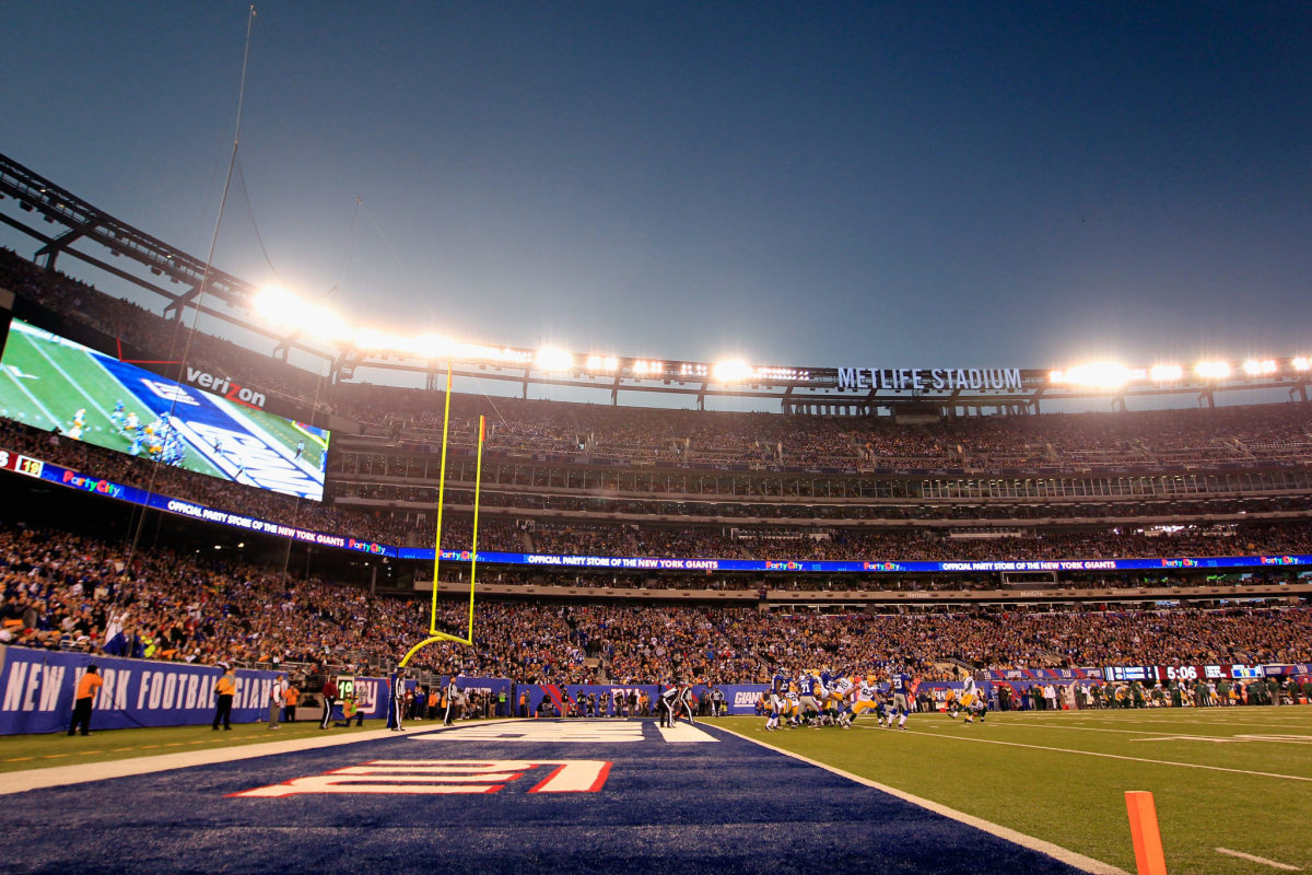 Cowboys Fan Making Headlines At Metlife Stadium Sunday Night - The Spun:  What's Trending In The Sports World Today