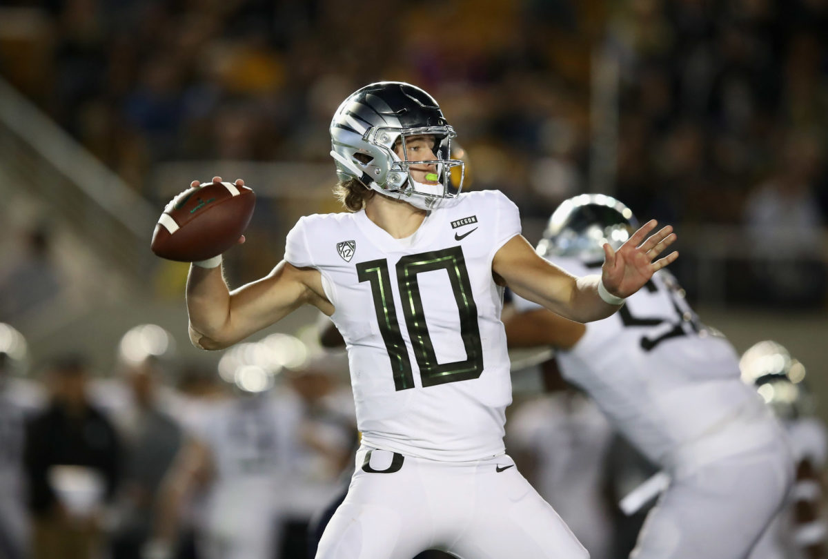 Oregon Ducks QB and new Los Angeles Chargers quarterback Justin Herbert throwing a pass.