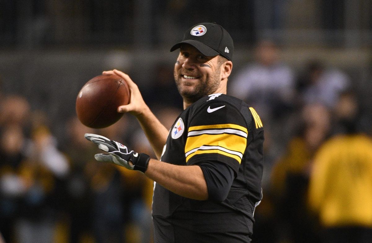 Pittsburgh Steelers QB Ben Roethlisberger warming up before a game.