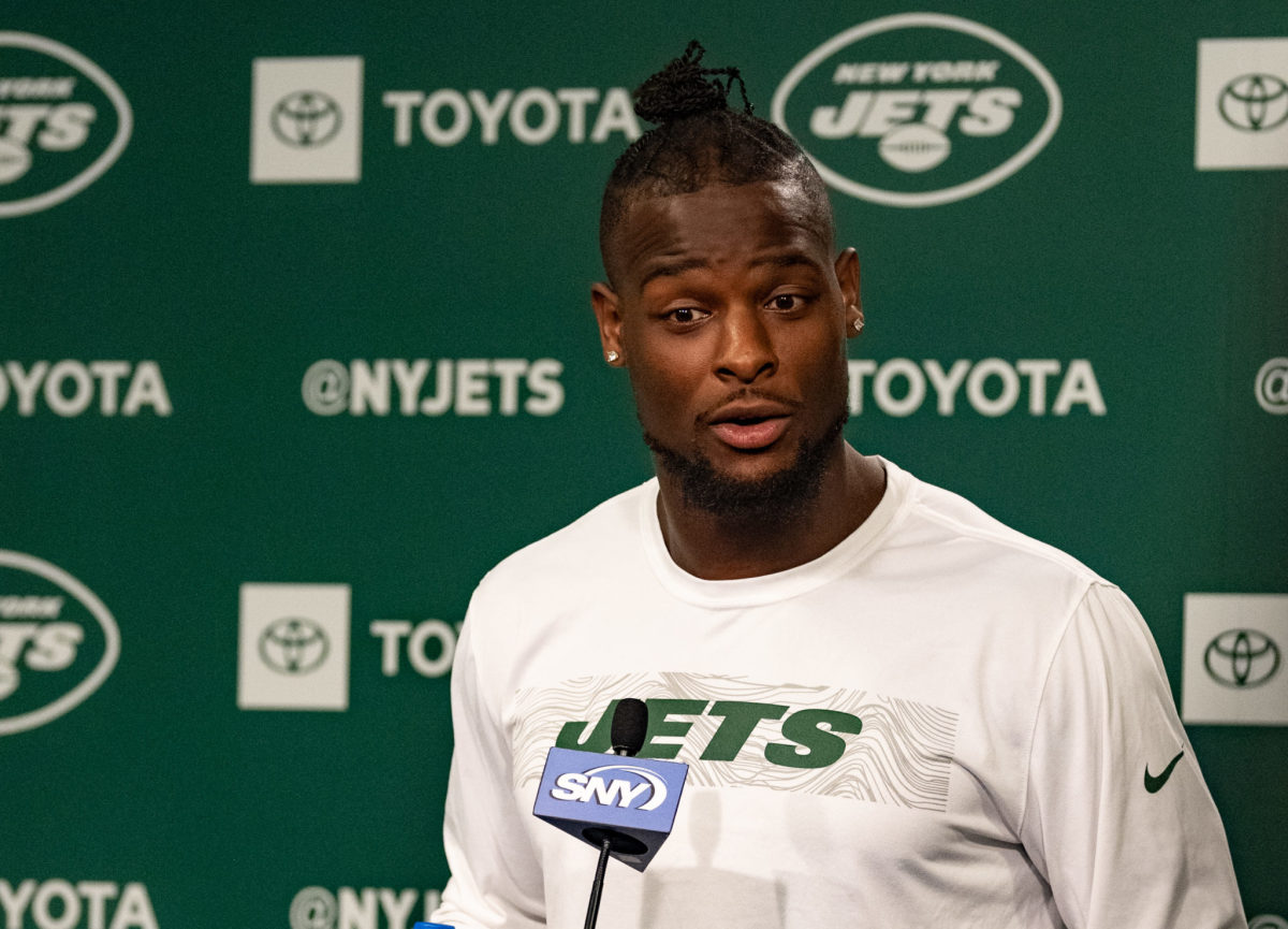 Le'Veon Bell talks to the media at New York Jets camp.