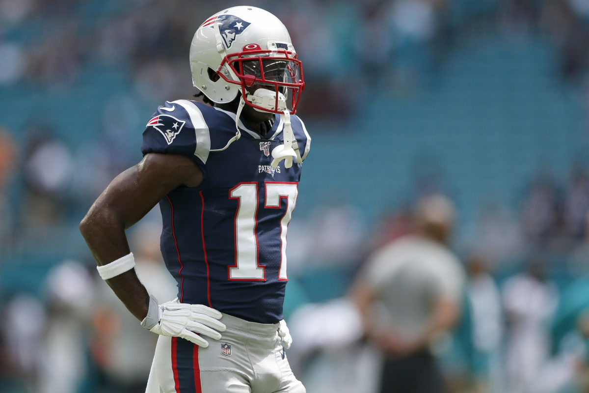 Antonio Brown makes his debut with the Patriots against the Dolphins.
