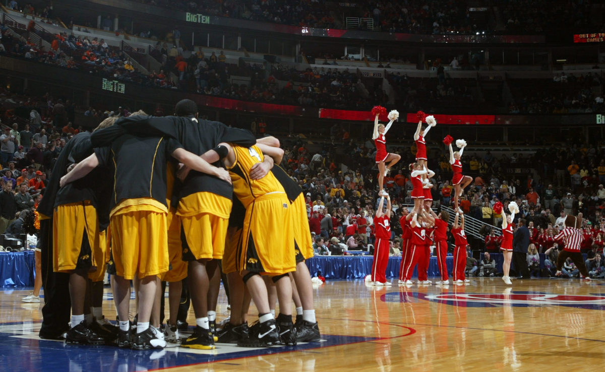 Iowa basketball players huddle together during Big Ten Tournament.