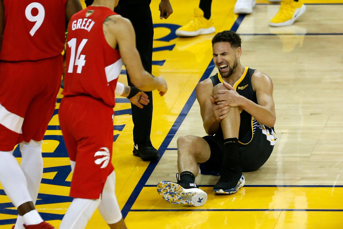 Klay Thompson tears his ACL against the Raptors.