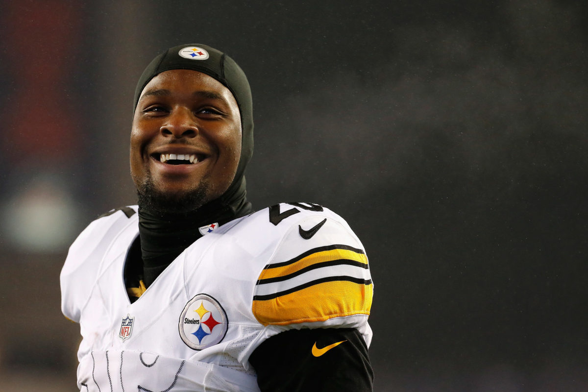 le'veon bell smiles during an afc championship game