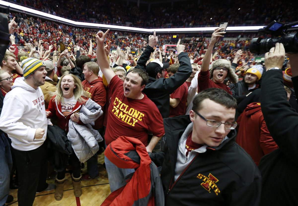Video Iowa State Fan Has Incredible Reaction To Missed Free Throw