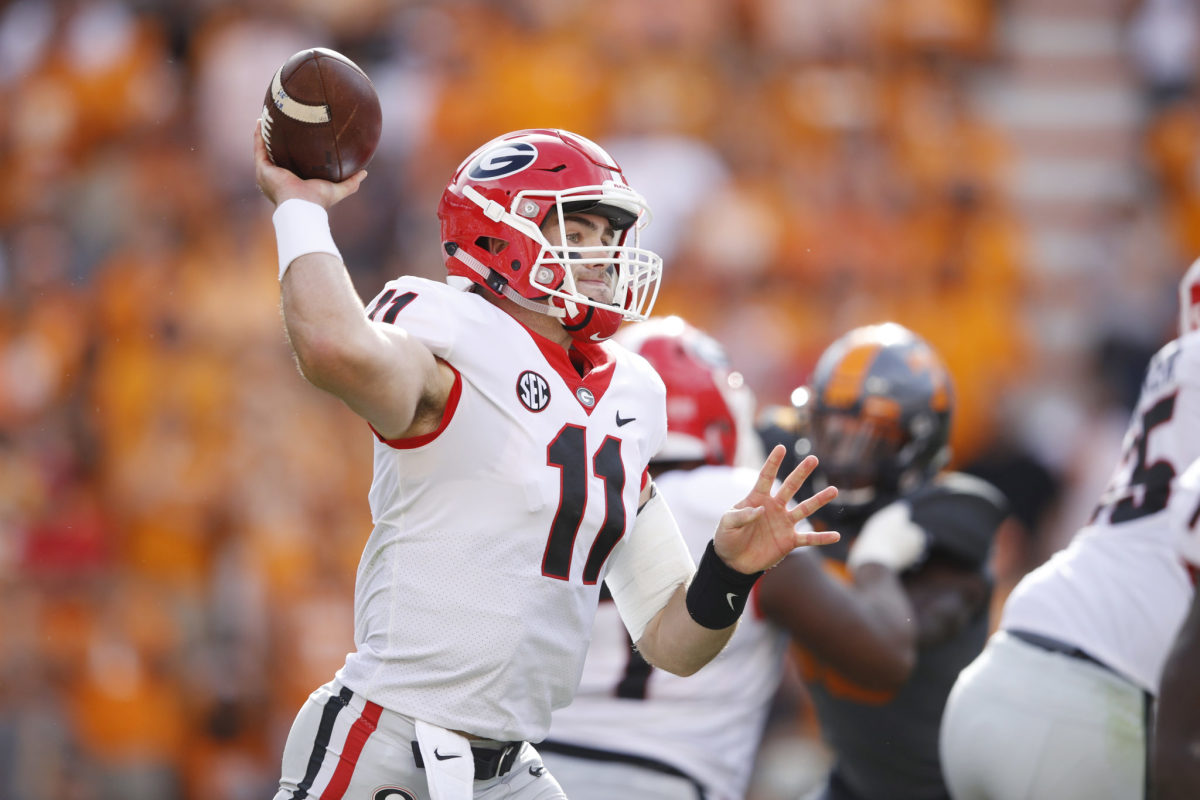 Jake Fromm throwing the ball for Georgia.
