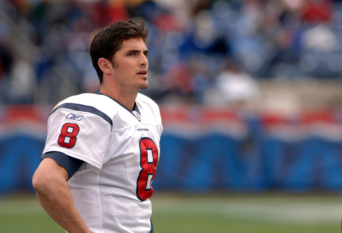 David Carr stands on the sidelines while playing for the Houston Texans.
