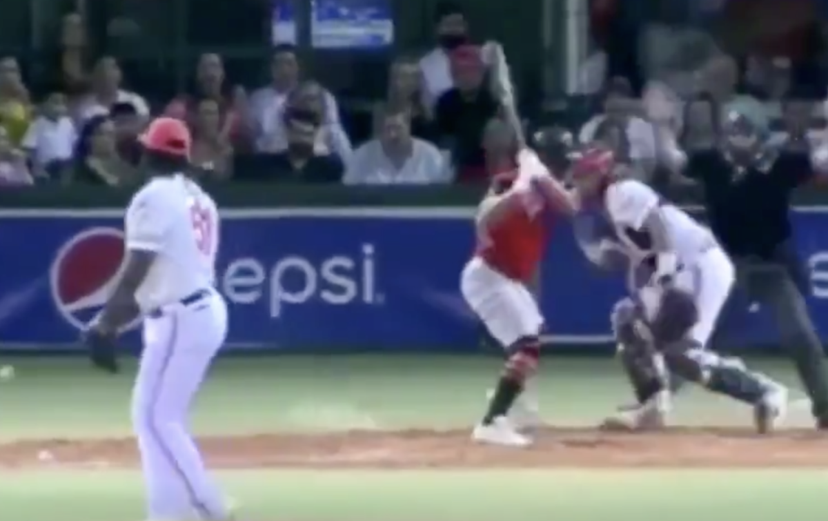 Video: Insane Brawl On Field At Baseball Game In Venezuela - The