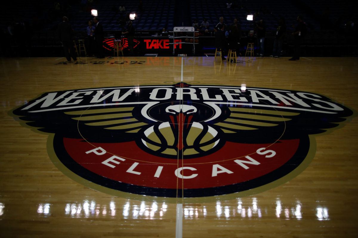 A picture of the New Orleans Pelicans center court logo.