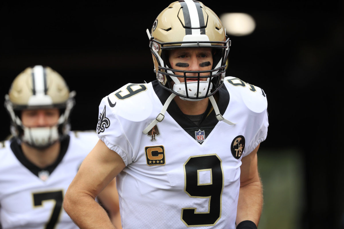 A closeup of New Orleans Saints QB Drew Brees running onto the field.