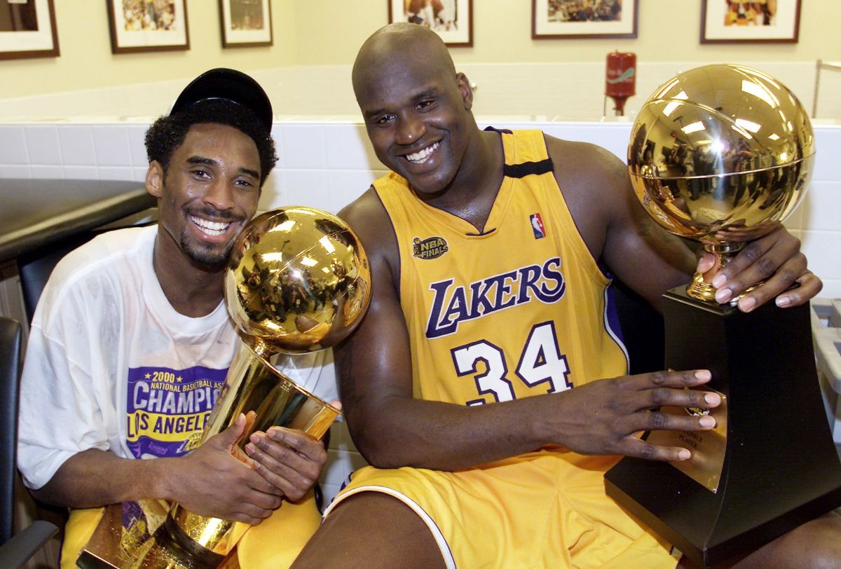 Kobe and Shaq celebrate their Los Angeles Lakers championship.