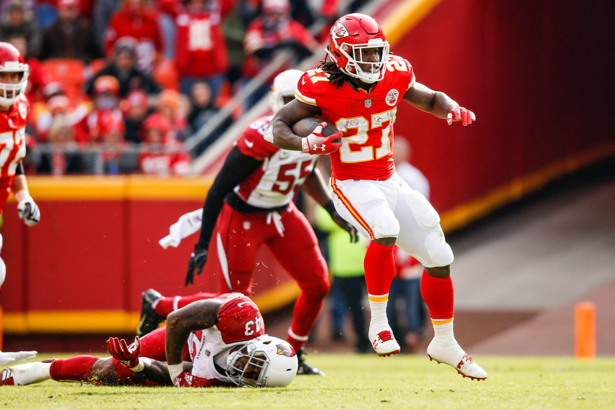 Kareem Hunt plays in a game for the Kansas City Chiefs.