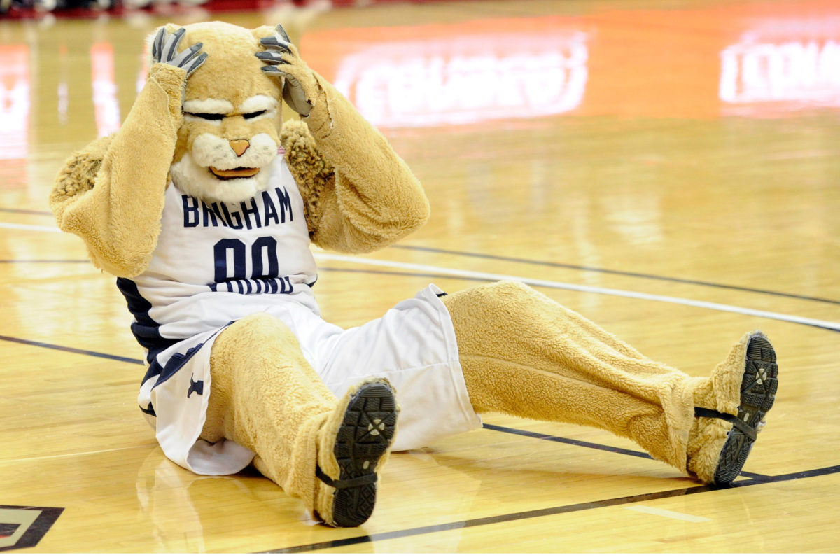 Video Byu S Mascot Had Another Insane Dunk Last Night The Spun What S Trending In The Sports