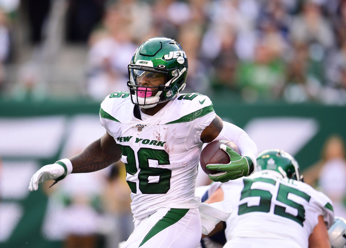 Le'Veon Bell runs the football for the New York Jets.