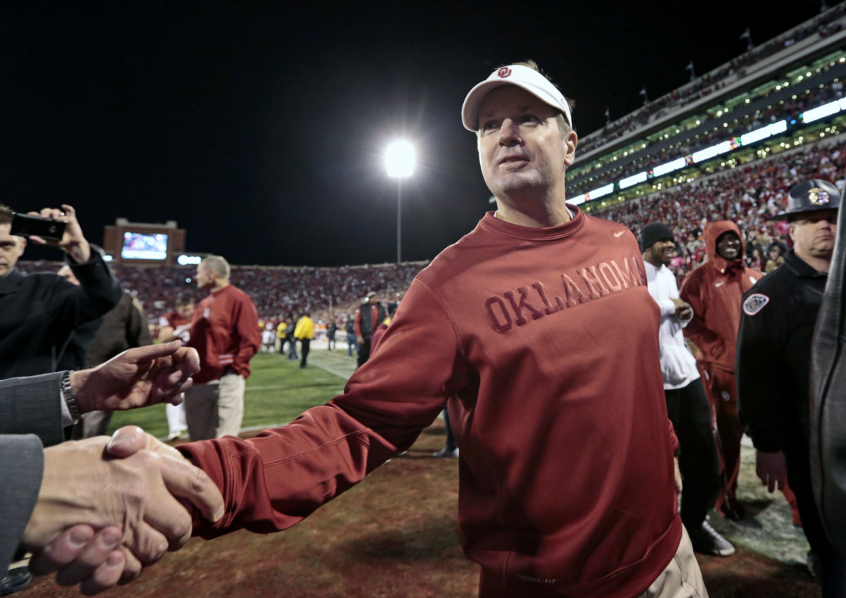 Bob Stoops shakes hands after an epic Bedlam win vs. Oklahoma State.