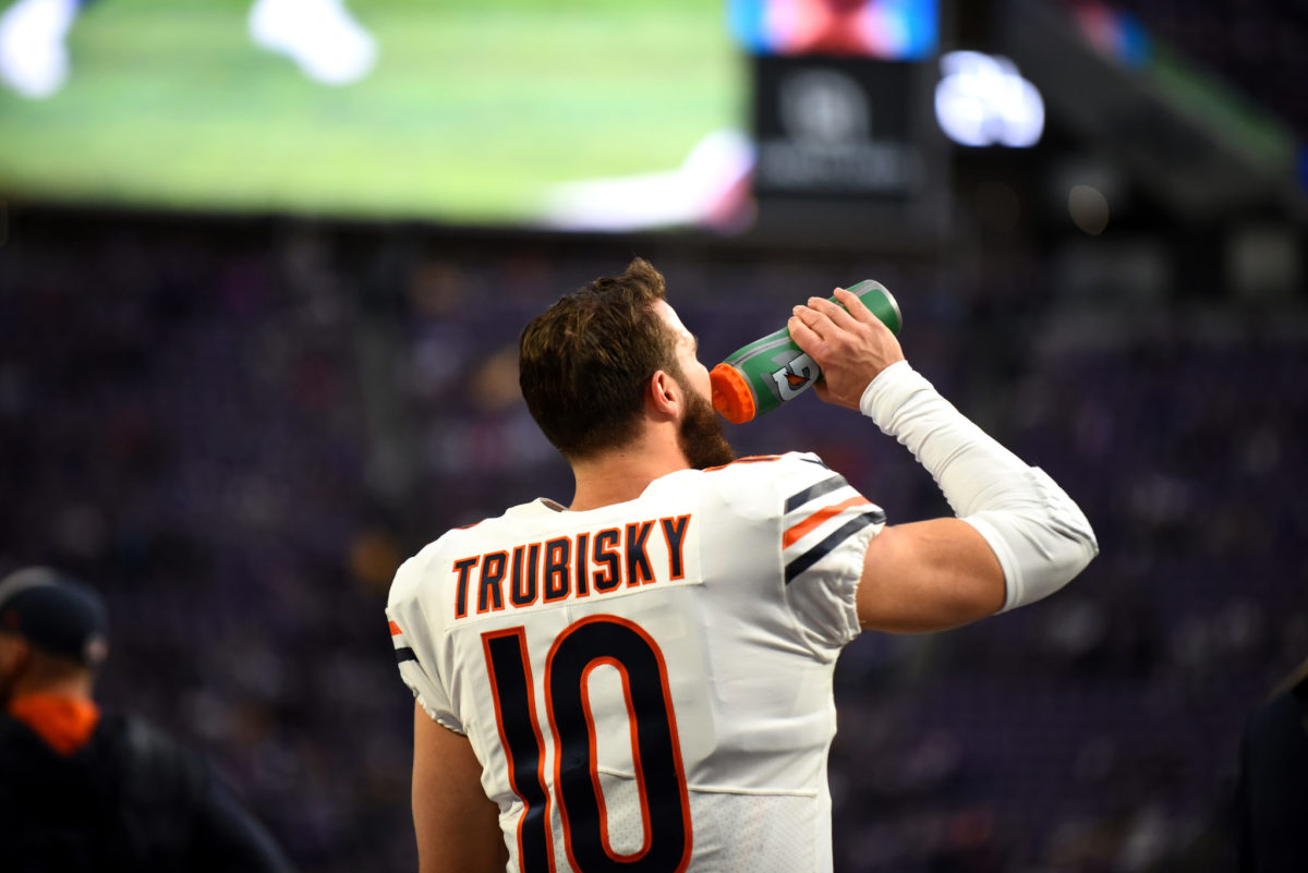 Bears QB Mitch Trubisky drinking Gatorade on the sideline.
