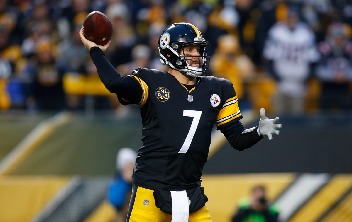 Ben Roethlisberger throws a pass for the Steelers.