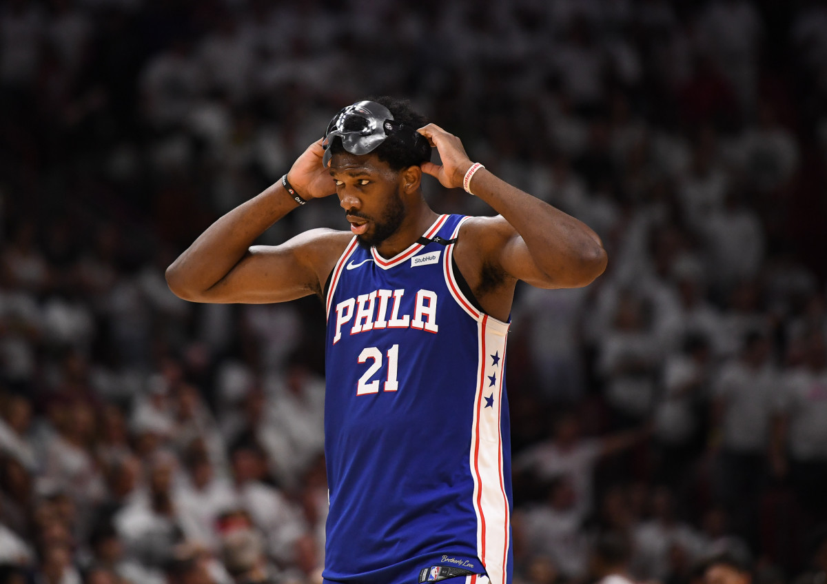 Joel Embiid taking off his mask.