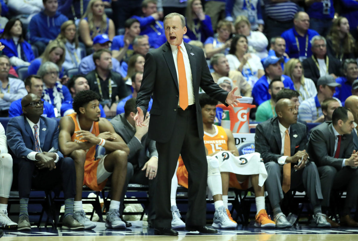 Rick Barnes on the sideline during a Tennessee game.