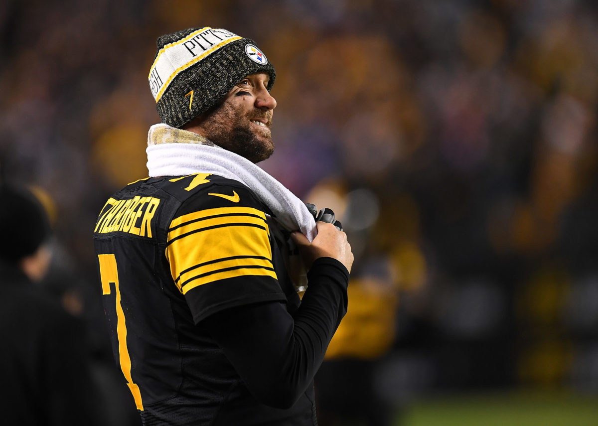 Pittsburgh Steelers QB Ben Roethlisberger on the sideline during a game.