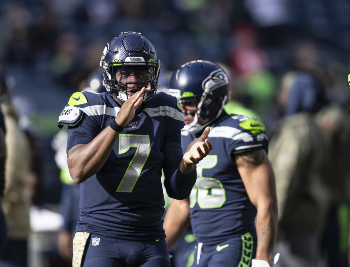 Seahawks QB Geno Smith rejoins game after knee injury – 810 The Spread