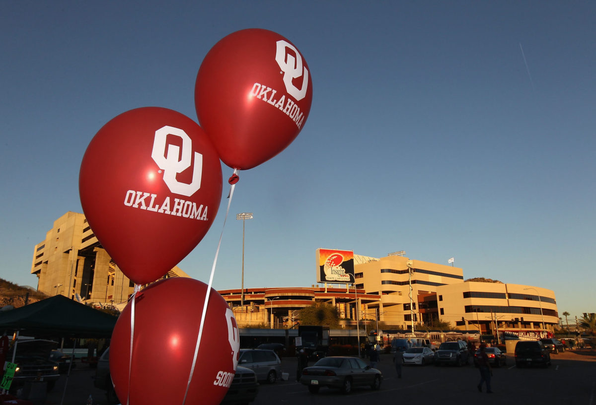 Oklahoma balloons fly.