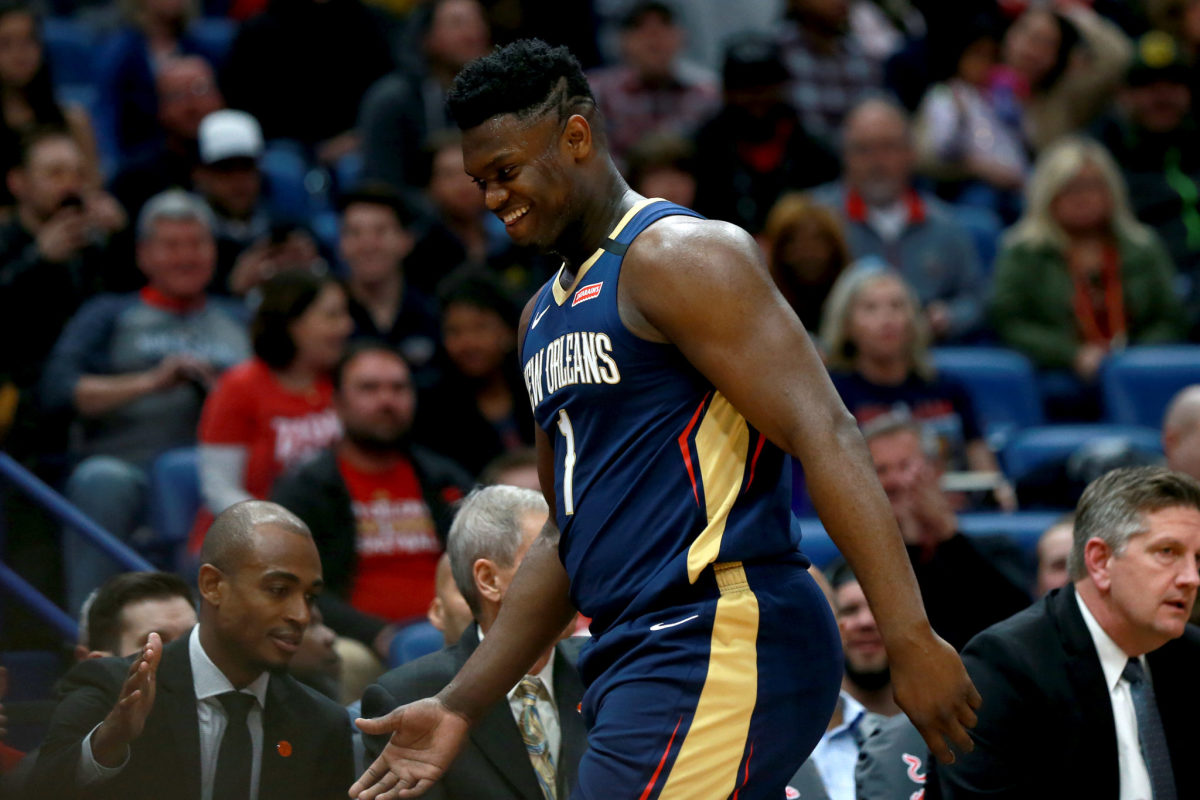 Zion Williamson walks to the bench of the Pelicans.