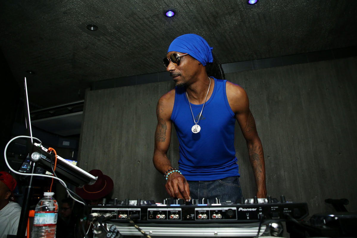 Snoop Dogg DJ'ing at a party.