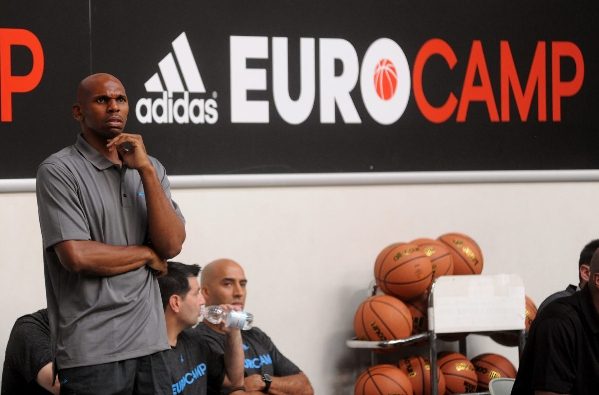 Jerry Stackhouse coaching at adidas EuroCamp.