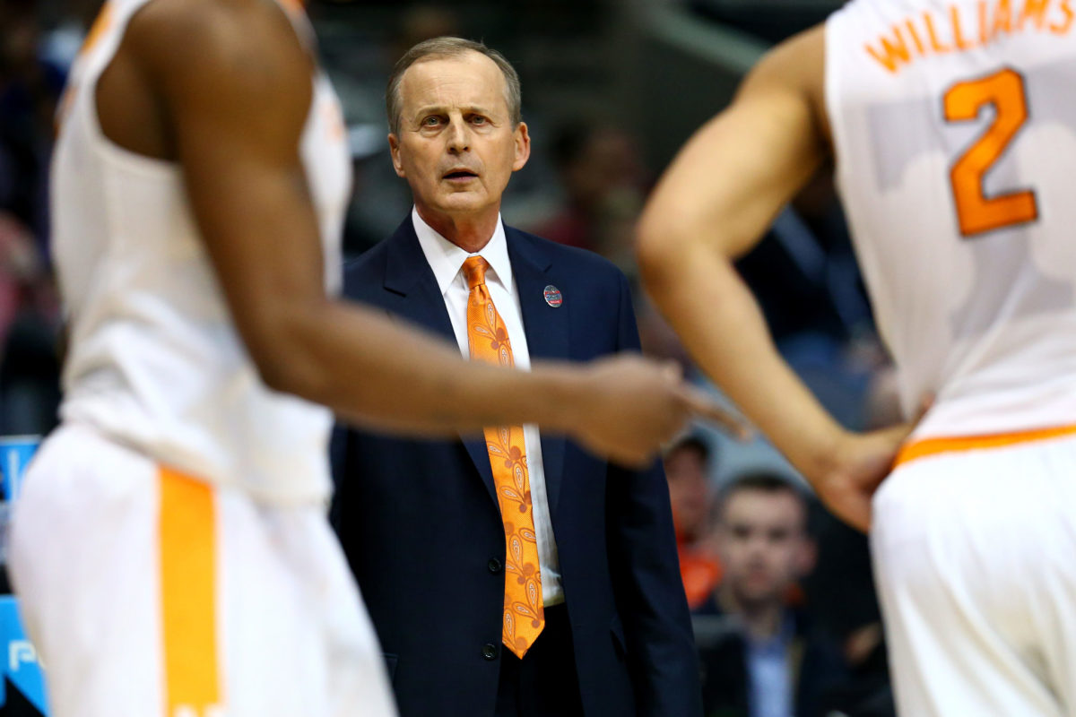 Rick Barnes eyes up his team on the court.