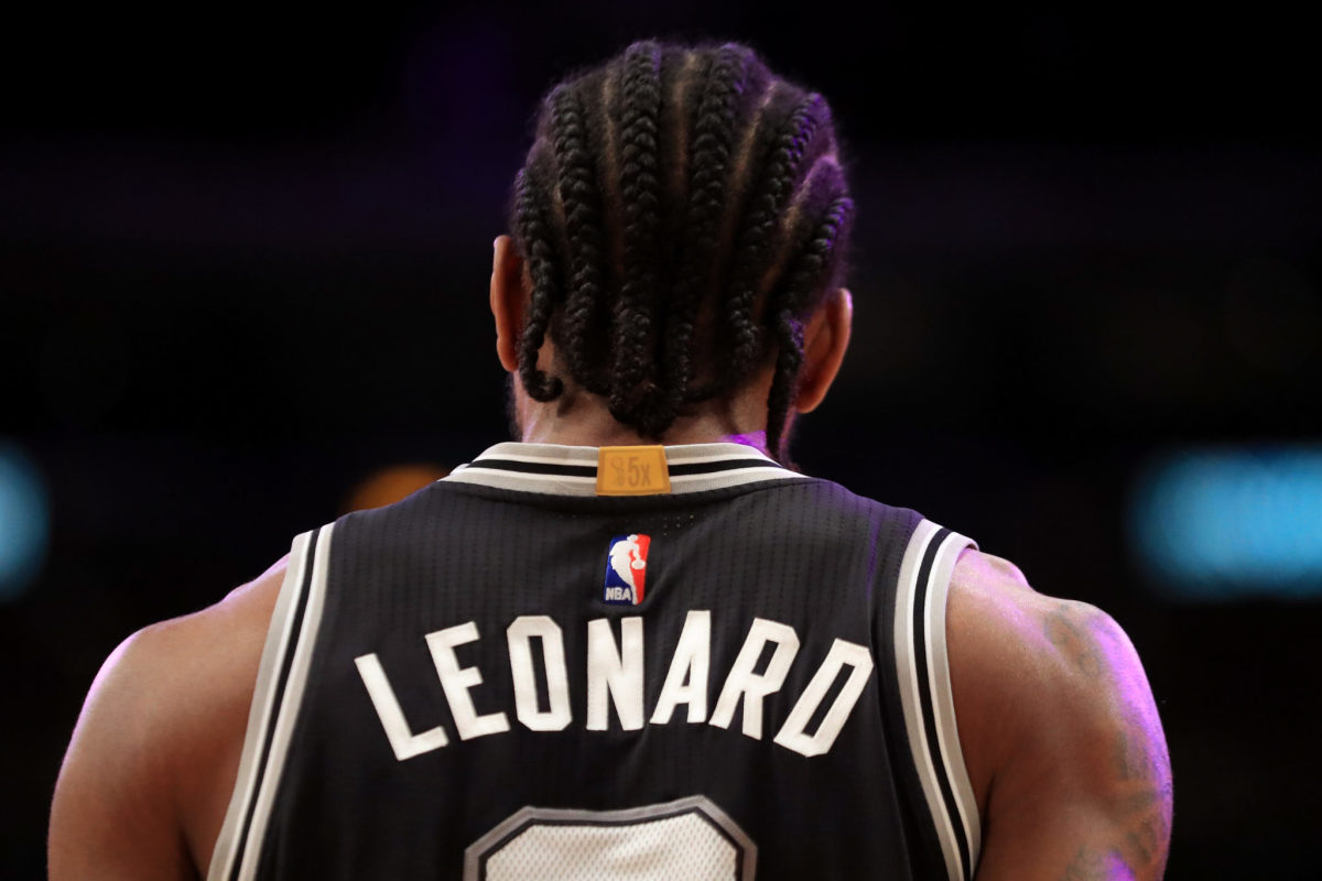 A picture of Kawhi Leonard from behind.