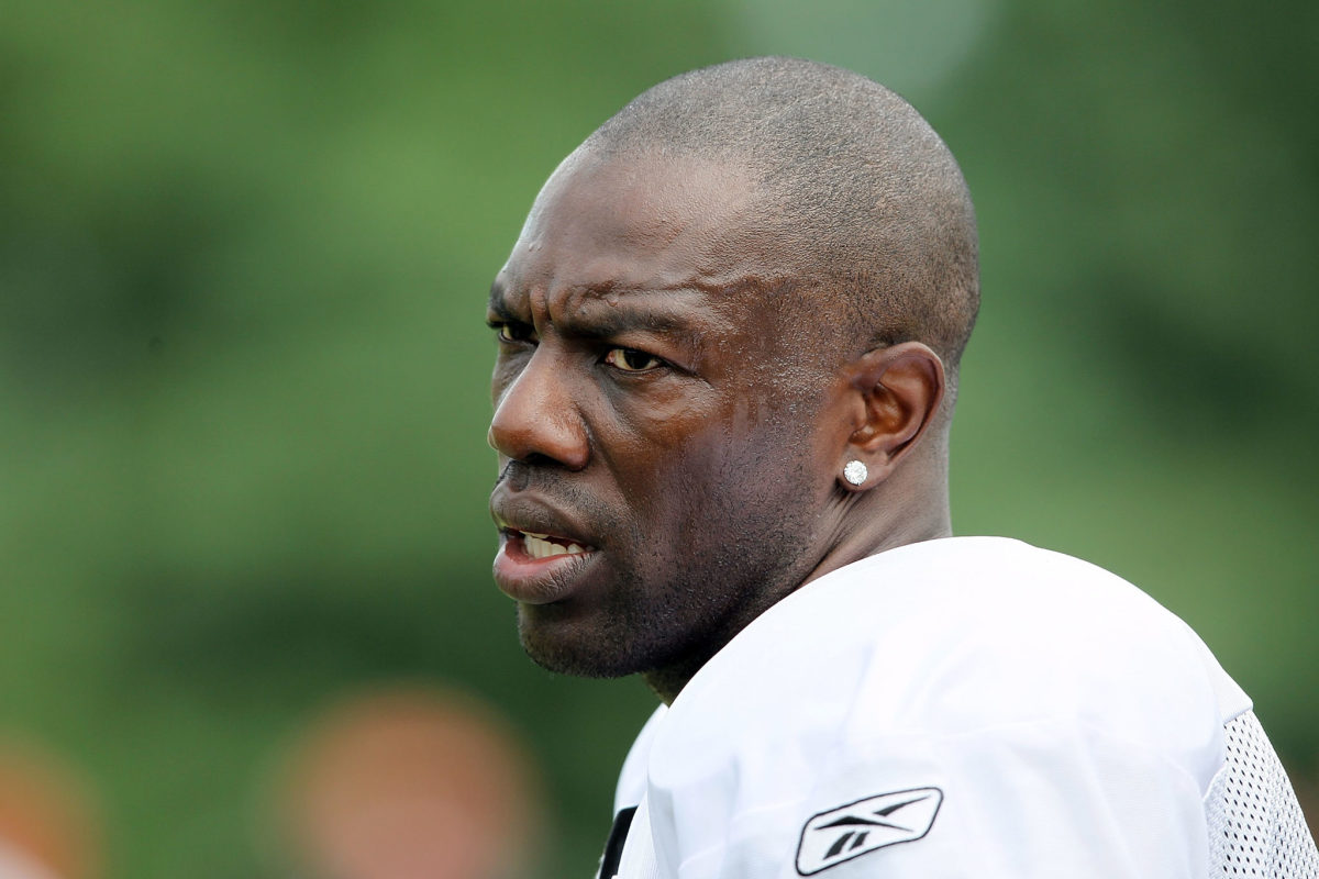 A closeup of Terrell Owens at practice.