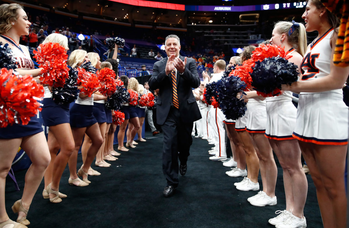 Bruce Pearl walking onto the court.