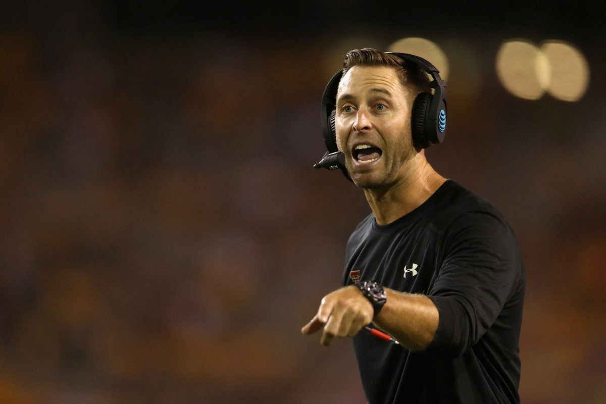 kliff kingsbury yells at an official during a texas tech game