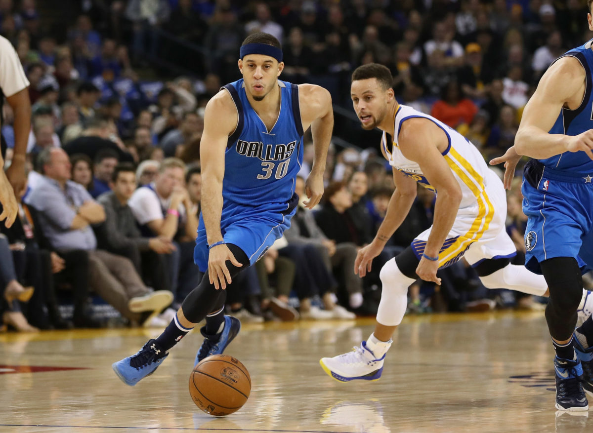 Seth Curry escapes brother Steph Curry.