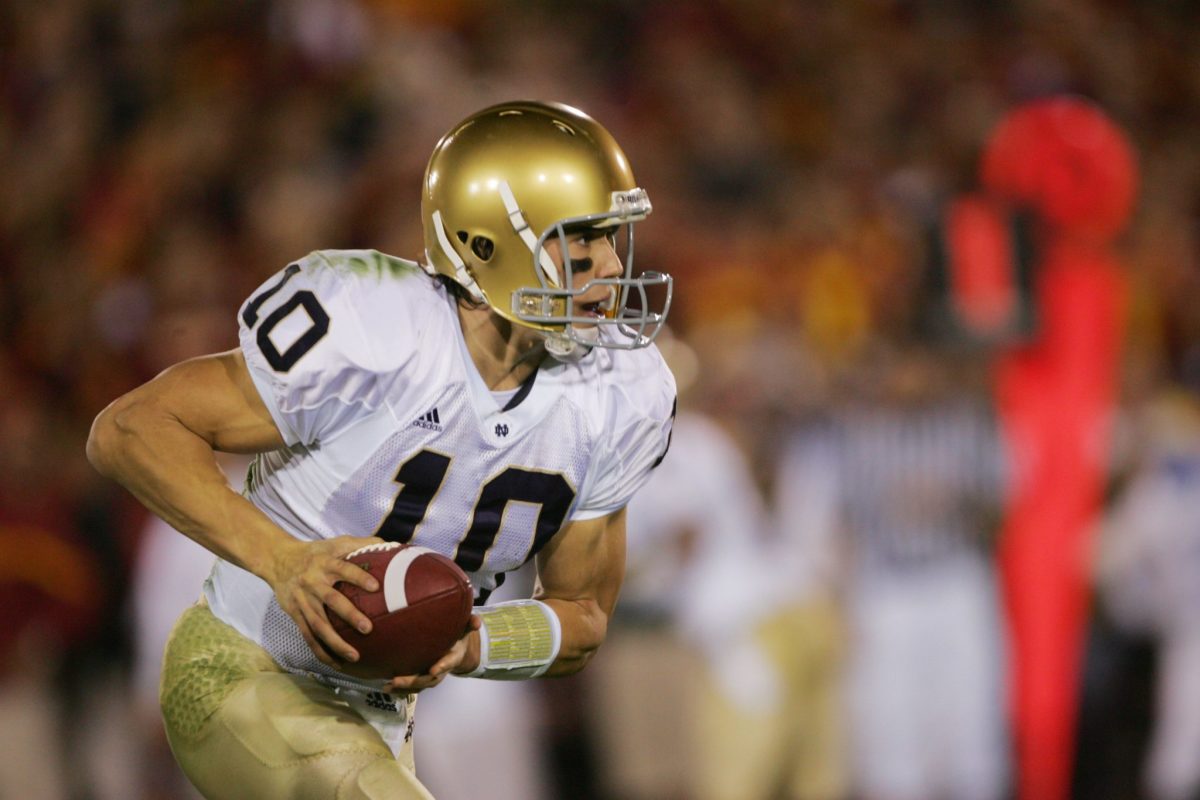 Brady Quinn playing for Notre Dame.