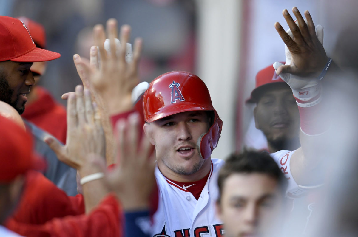 Fans, teammates keep mistaking Mike Trout, other Angels OF