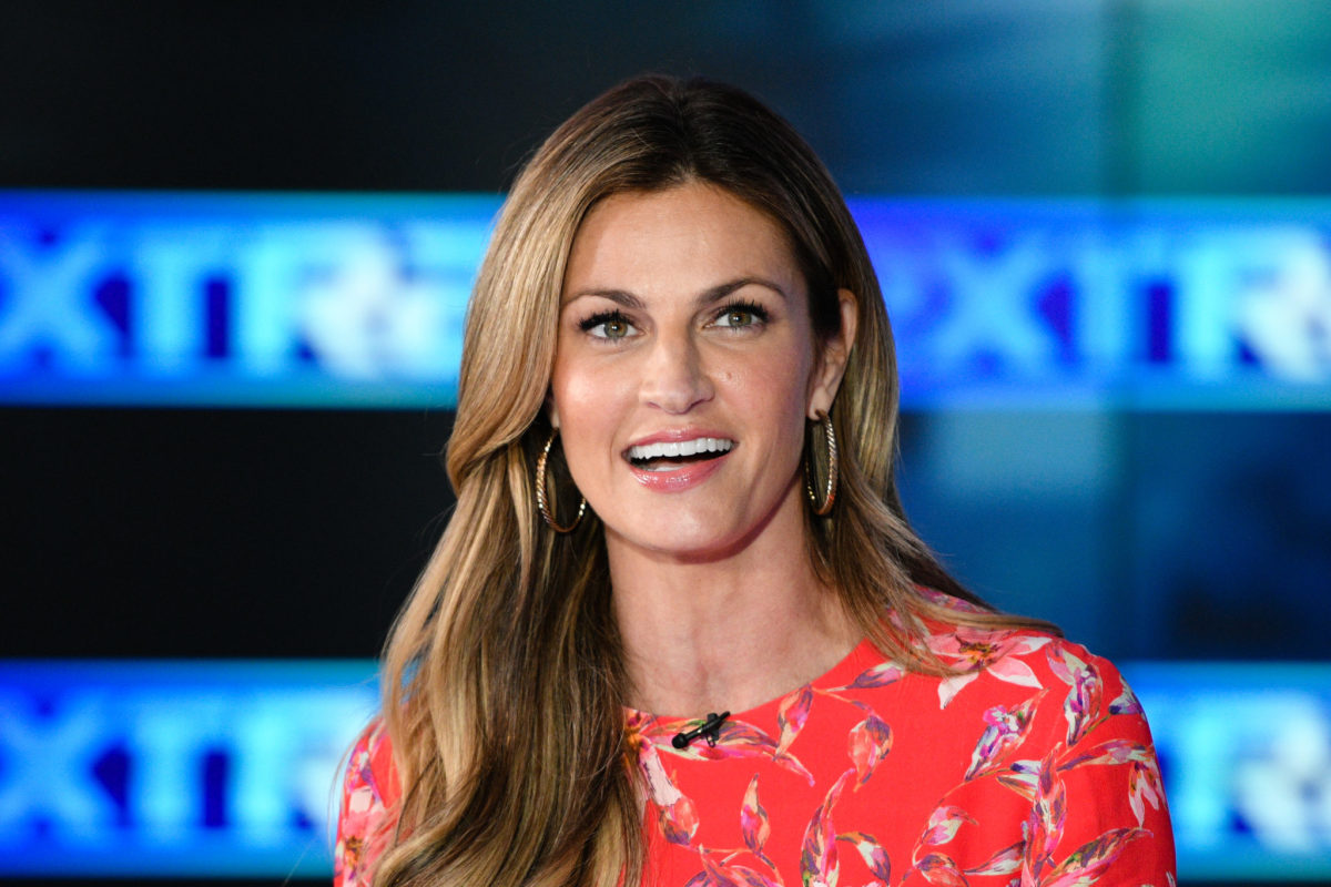 FOX Sports reporter Erin Andrews is seen before an NFL football game  between the Dallas Cowboys and the Washington Commanders, Sunday, Oct. 2,  2022, in Arlington. (AP Photo/Tyler Kaufman Stock Photo - Alamy