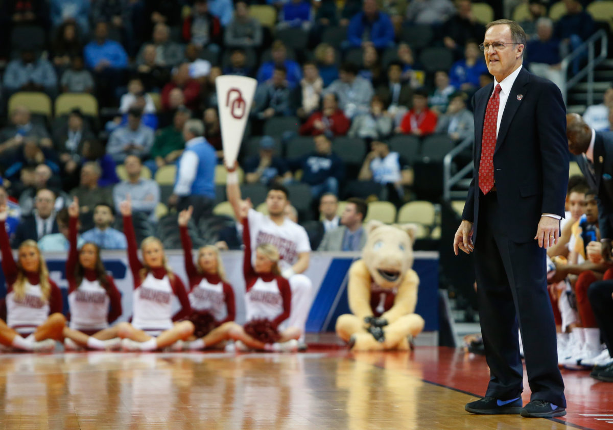 Lon Kruger during an Oklahoma game.